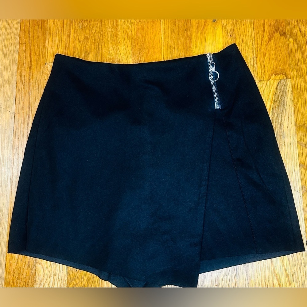 ZARA Basic Black Wrap Skort – Size M (US 6)